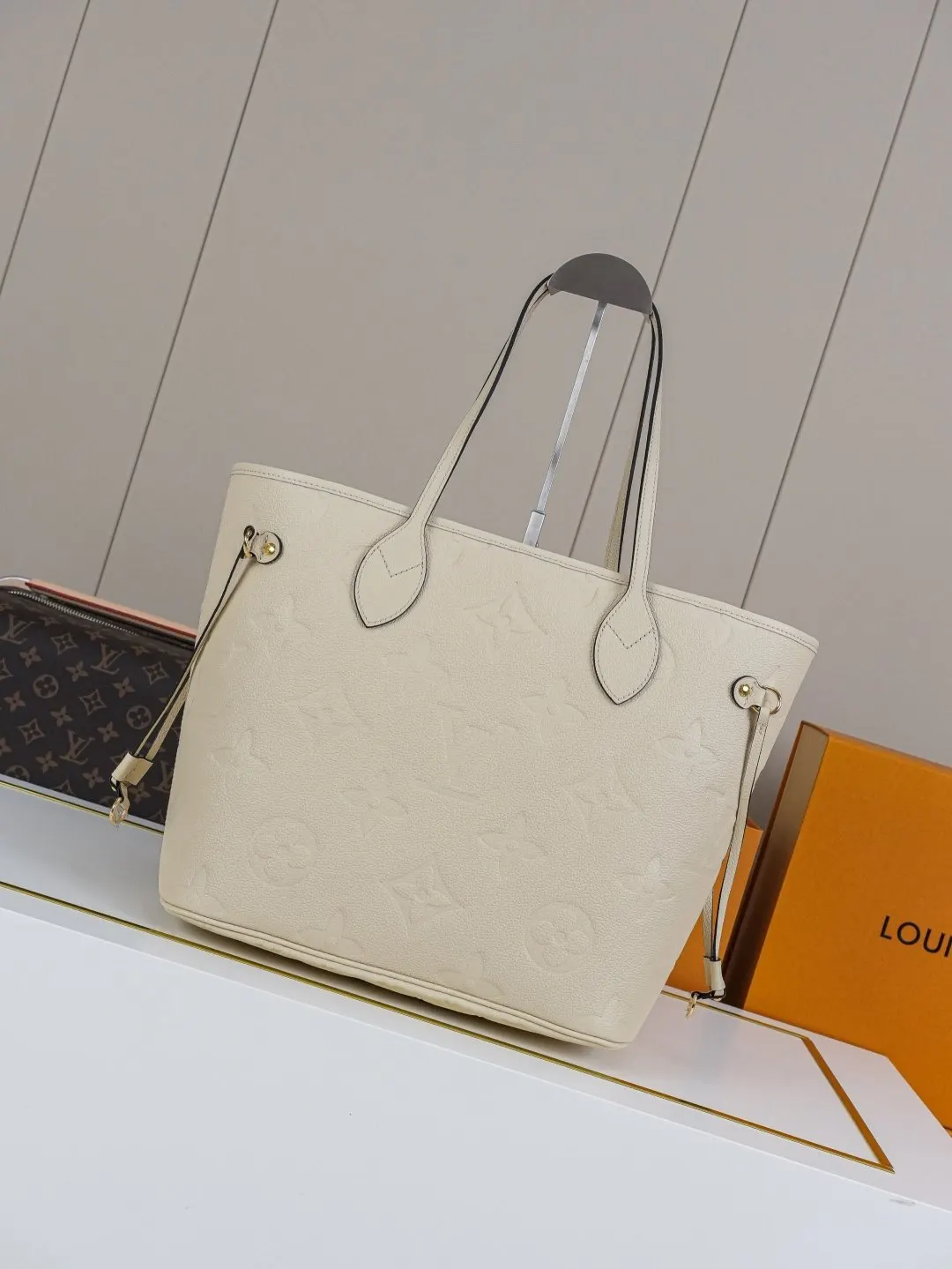 Neverfull 奶白 牛皮 收纳包 旅行收纳款