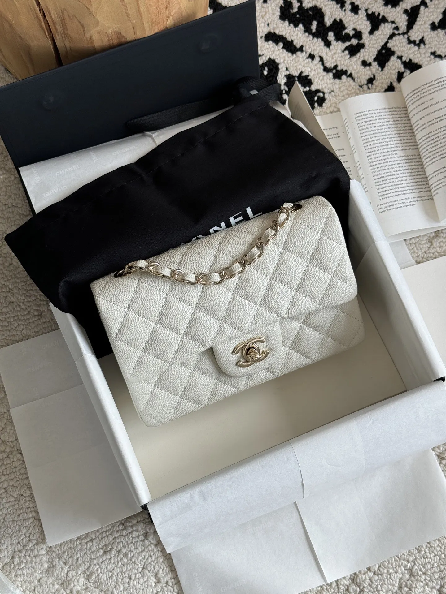 Crossbody Bag Lightweight Classic Leather