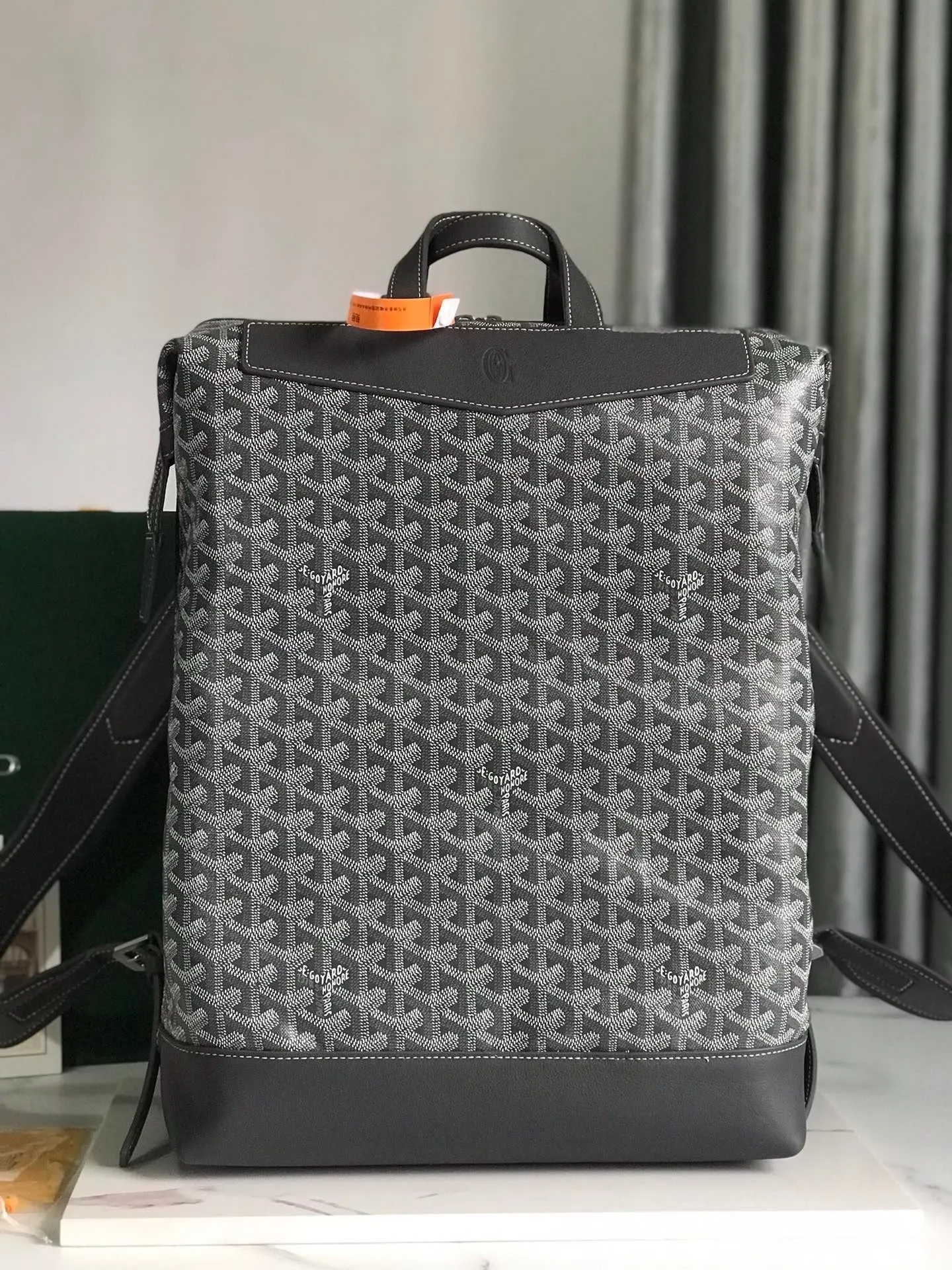 黑色 棕色 小牛皮 Cisain 雙肩包是标志性Ain背包的再发 实用雙肩款