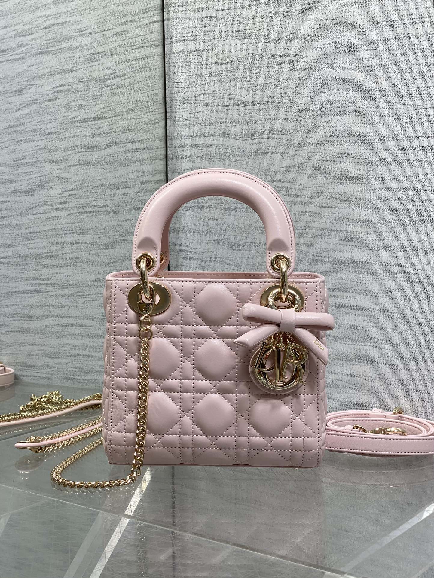 Dior Lady Dior 柔粉色手袋 手提斜挎款