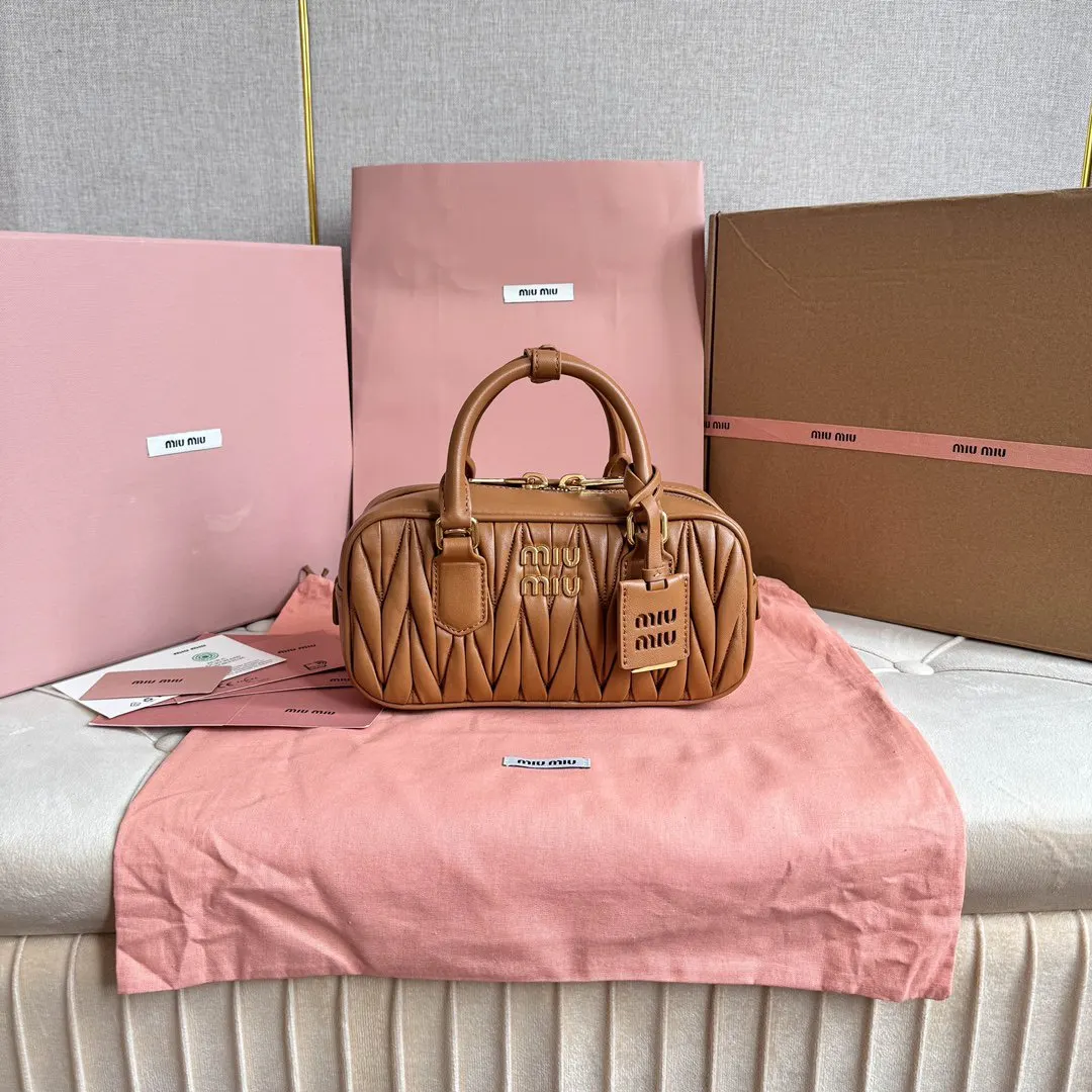 Miu 羊皮 斜背包 輕便斜挎款
