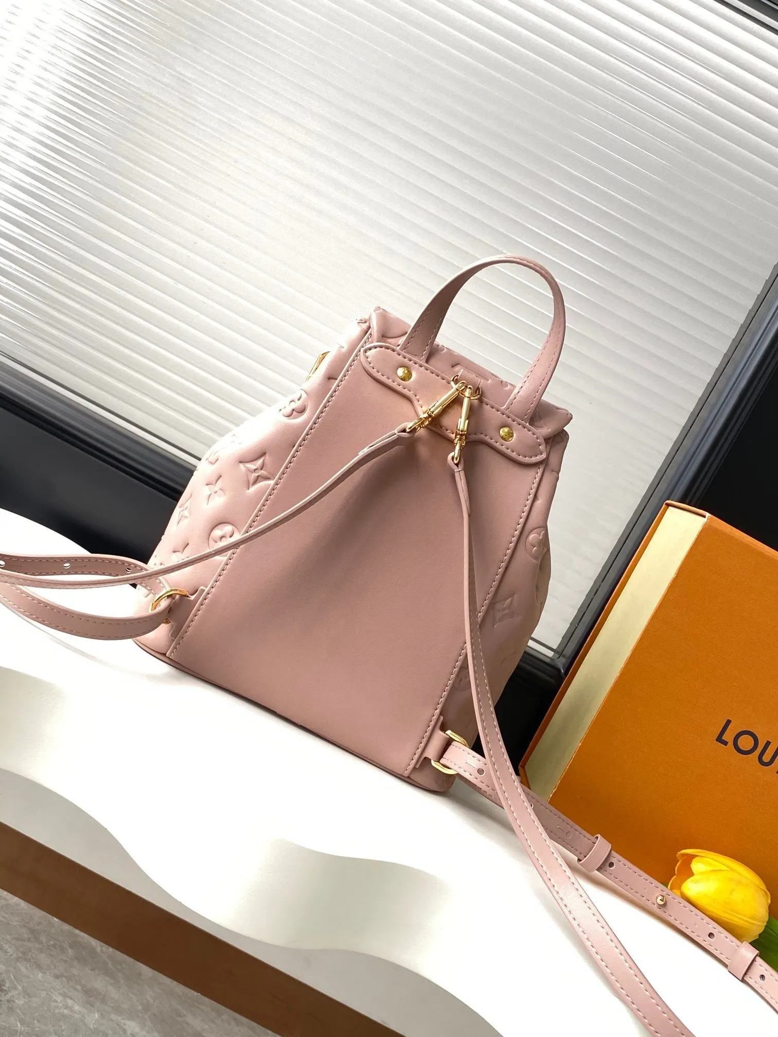 LV 黑色 粉色 牛皮 雙肩包 实用雙肩款