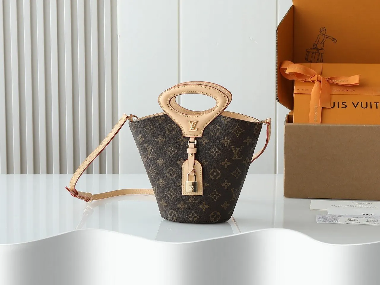 Louis Vuitton Bucket Bag Casual Leather