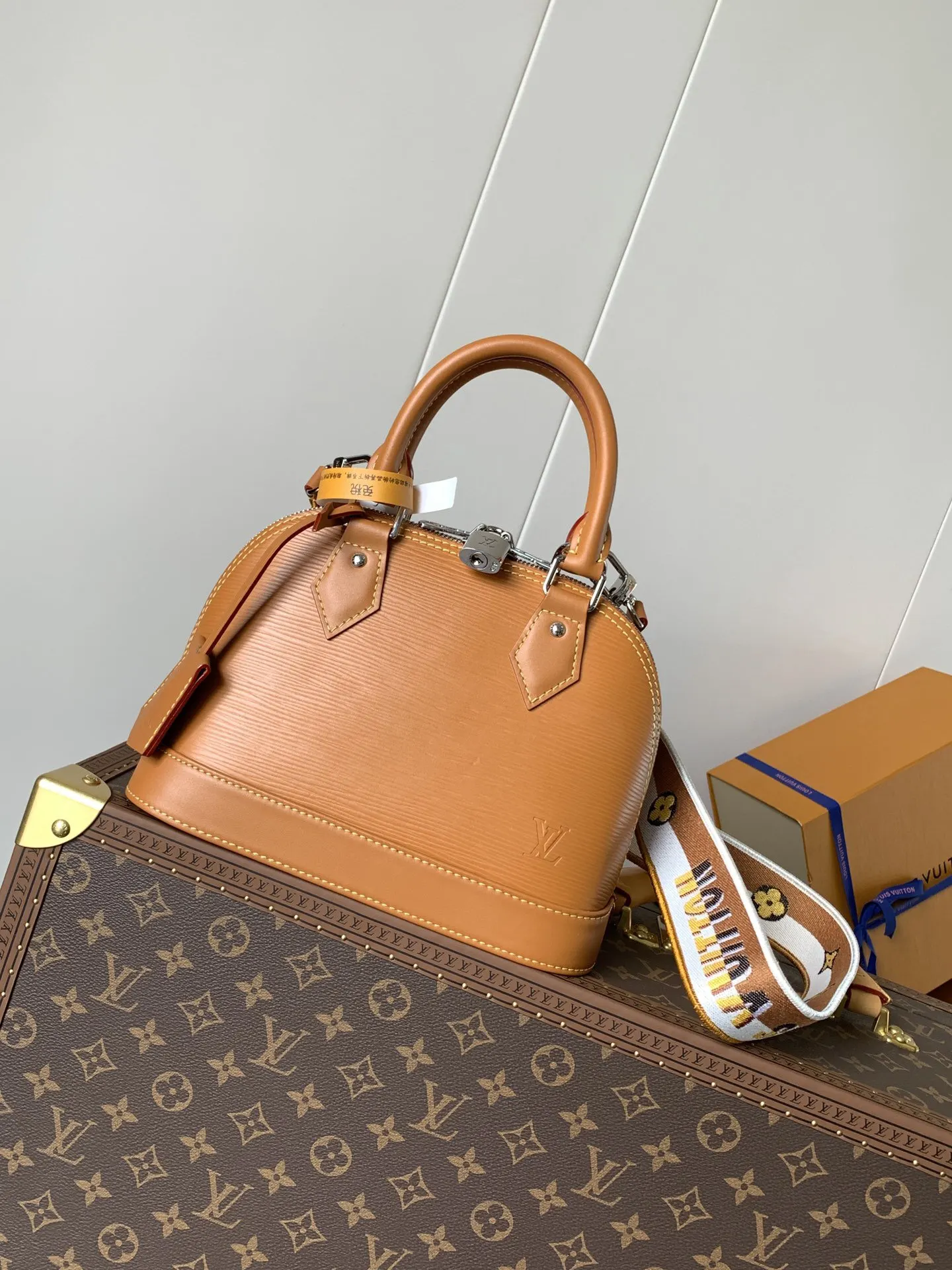 LV Alma 橙色老花貝殼包 手提斜挎款