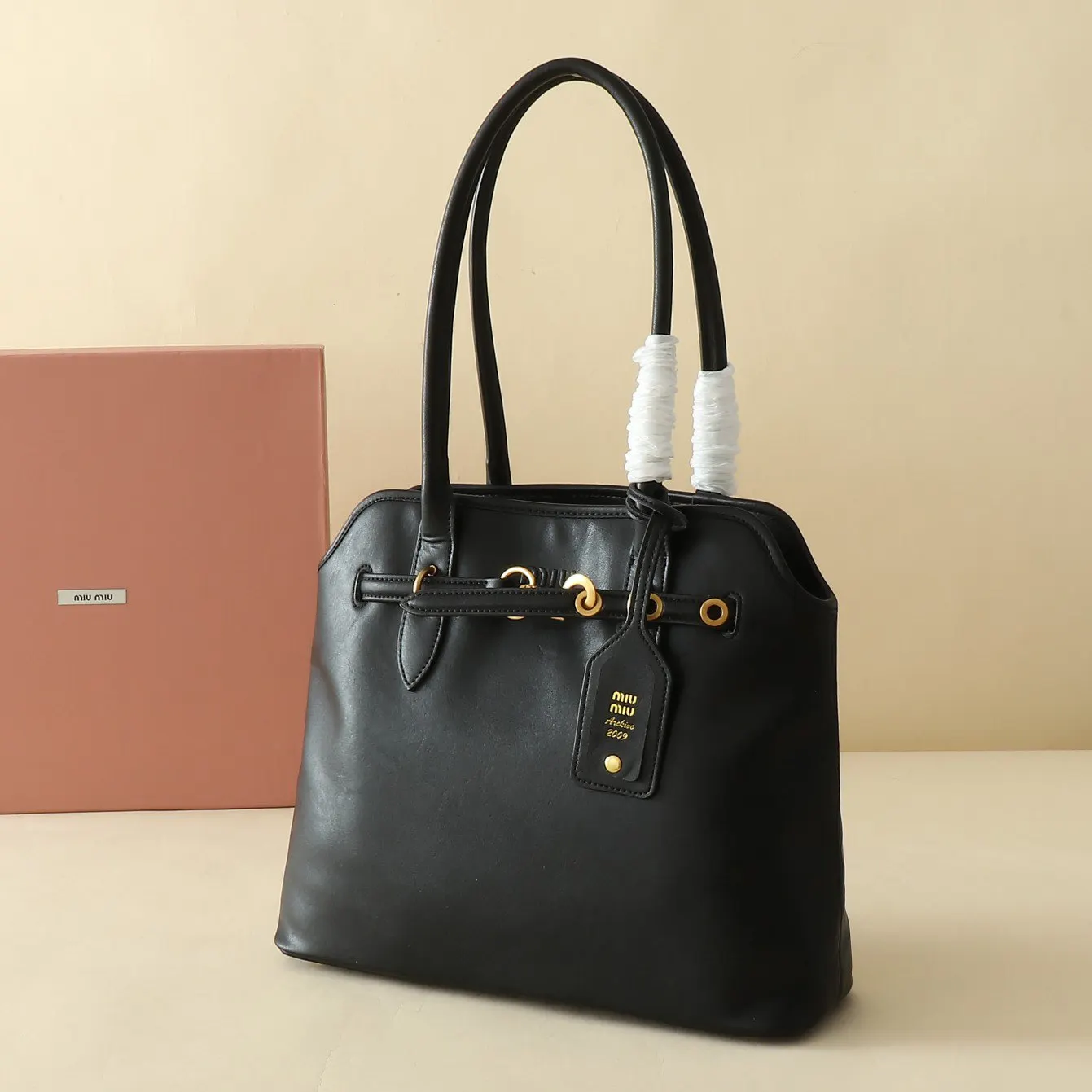 Miu Miu 金色 牛皮 配饰 精选款