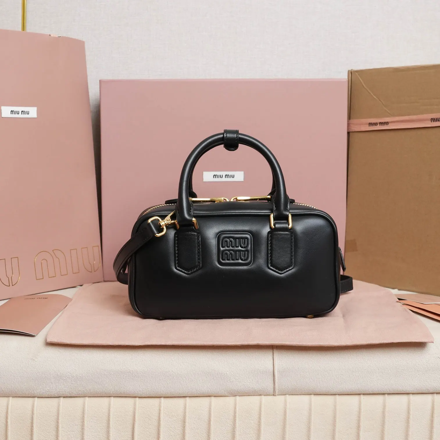 Miu 小牛皮 斜背包 輕便斜挎款