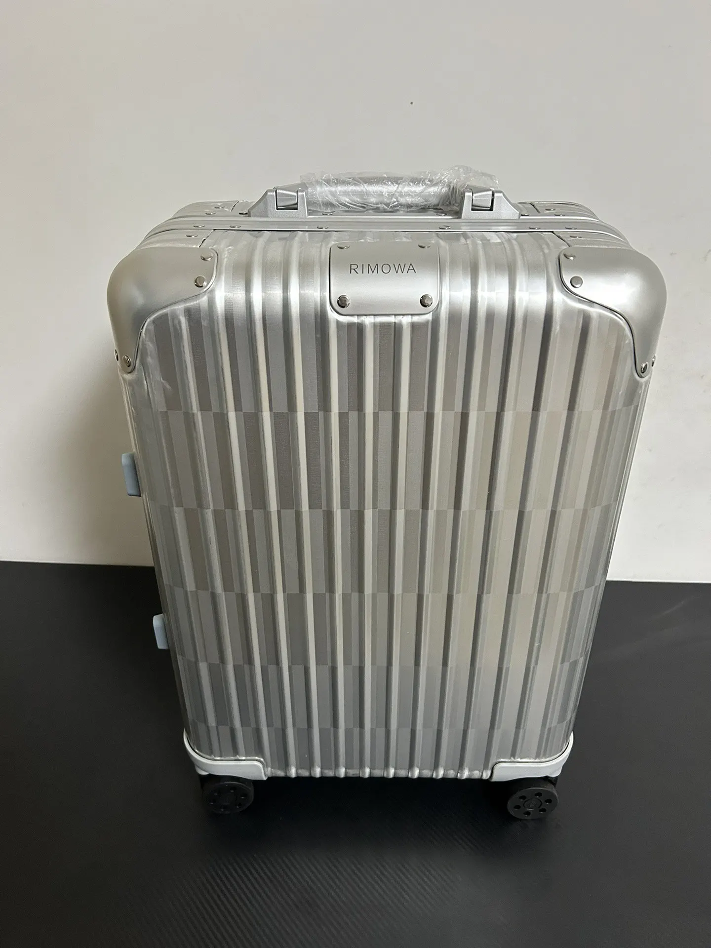 RIMOWA 全球限量 只的 Optica 行李箱 旅行拉杆款 輕便出行款