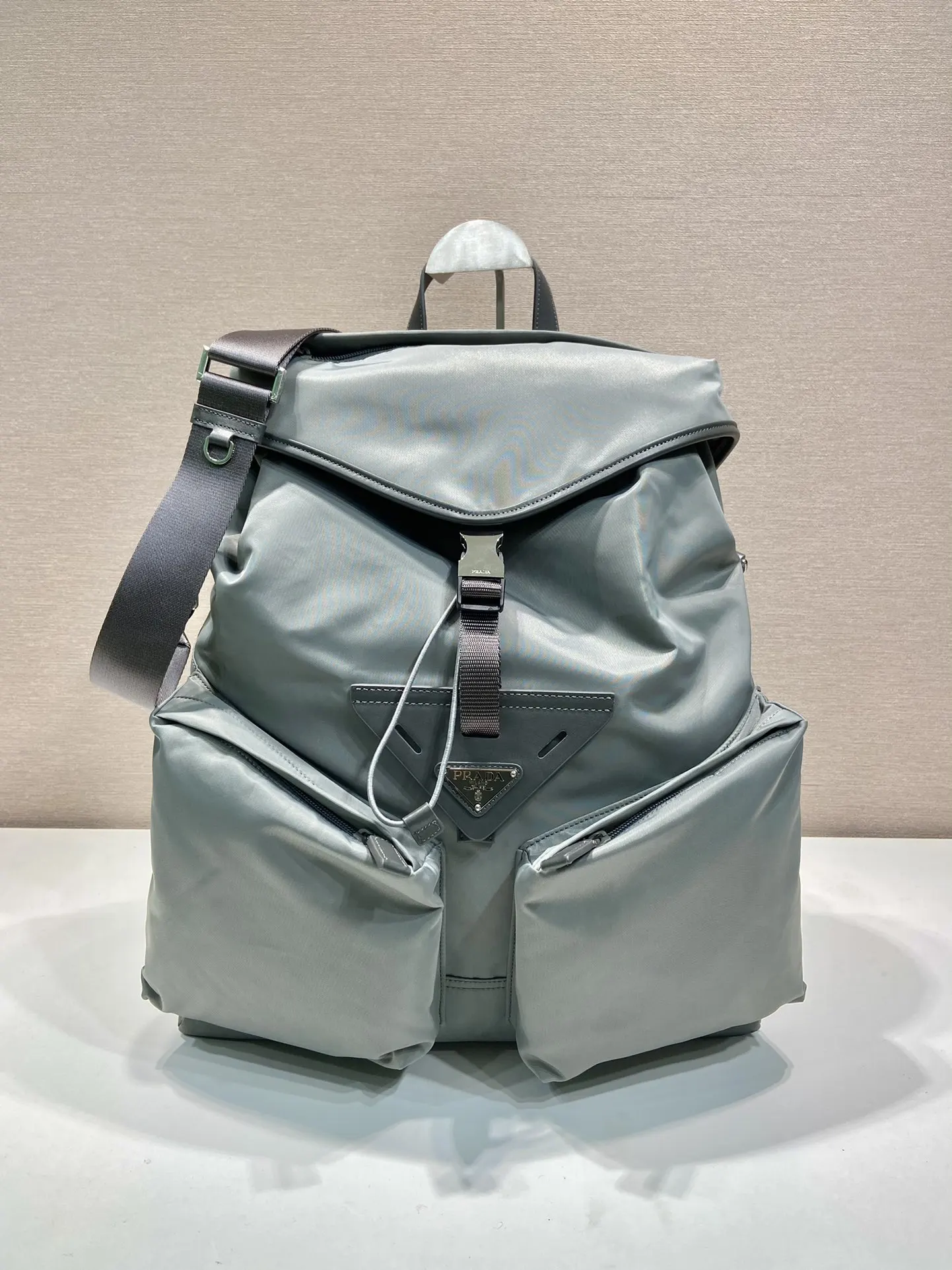 PRADA Re-Nylon尼龍 牛皮 雙肩背包 輕便实用款