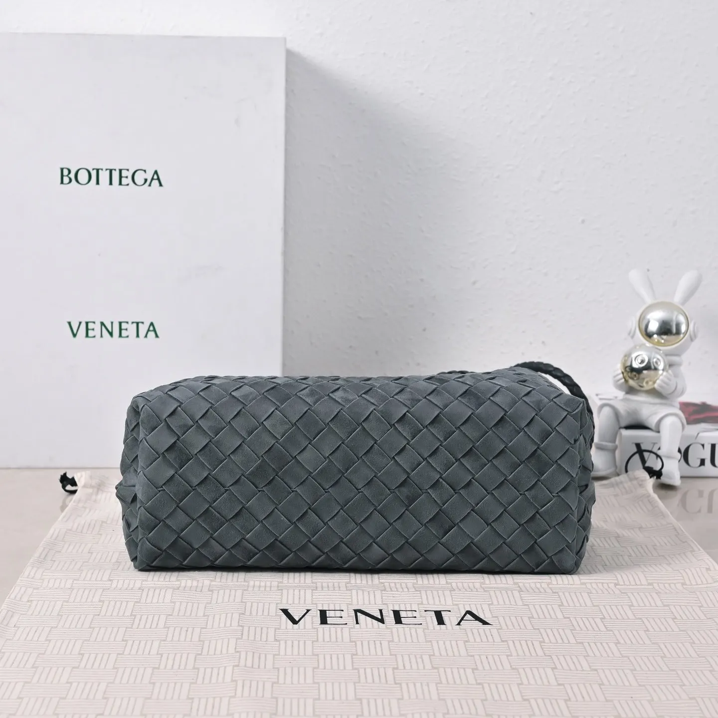 Bottega Veneta 麂皮 斜背包 輕便斜挎款