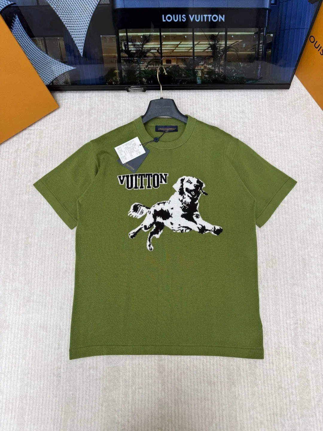 LV 26SS Green Letter Short Sleeve T-Shirt Casual Versatile Style