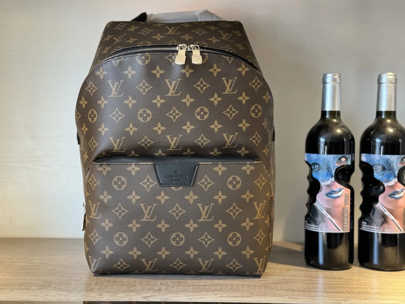 LV 潮男必备单品 潮牌雙肩背包 定制五金 设 雙肩包 实用雙肩款