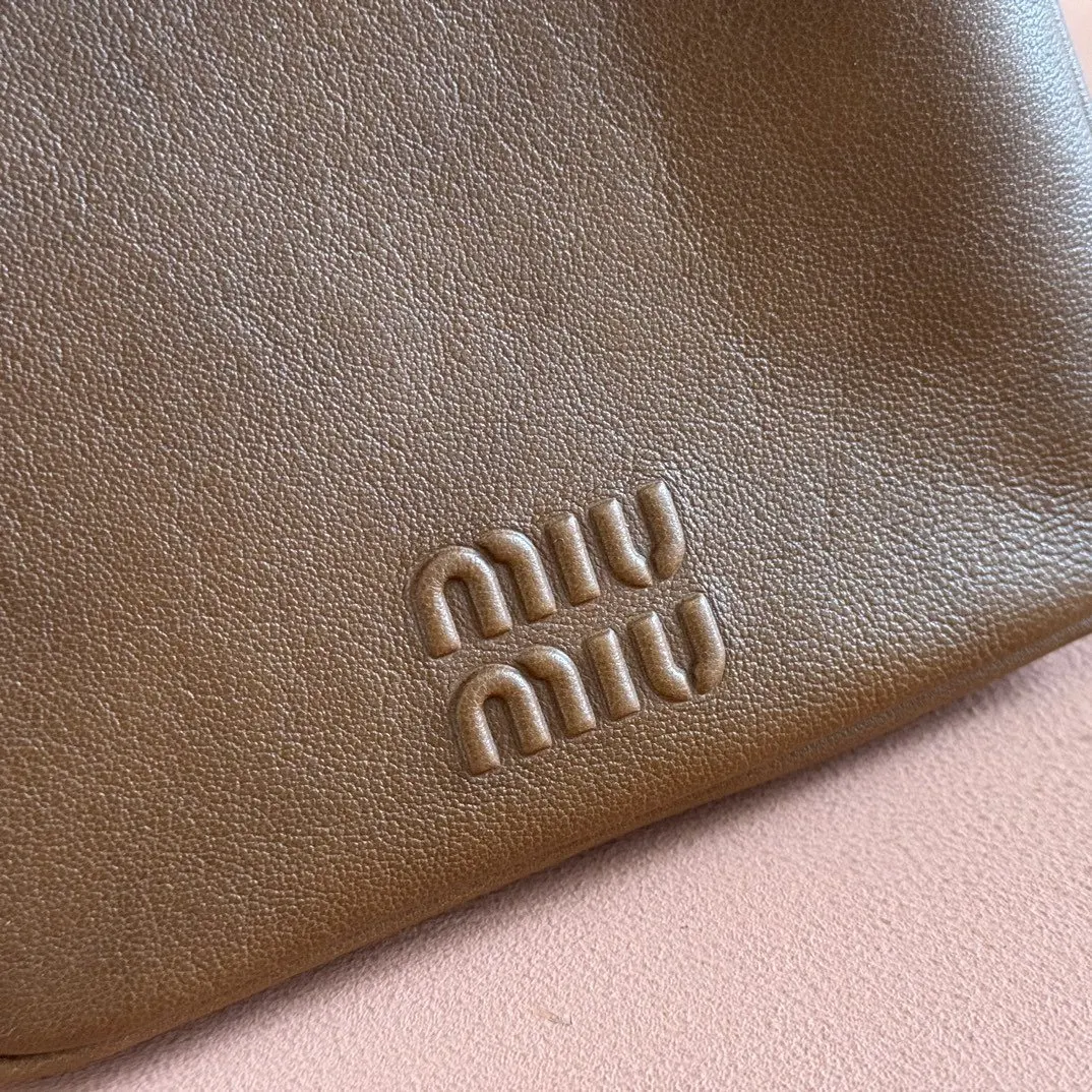 Miu 羊皮 水桶包 休闲水桶款