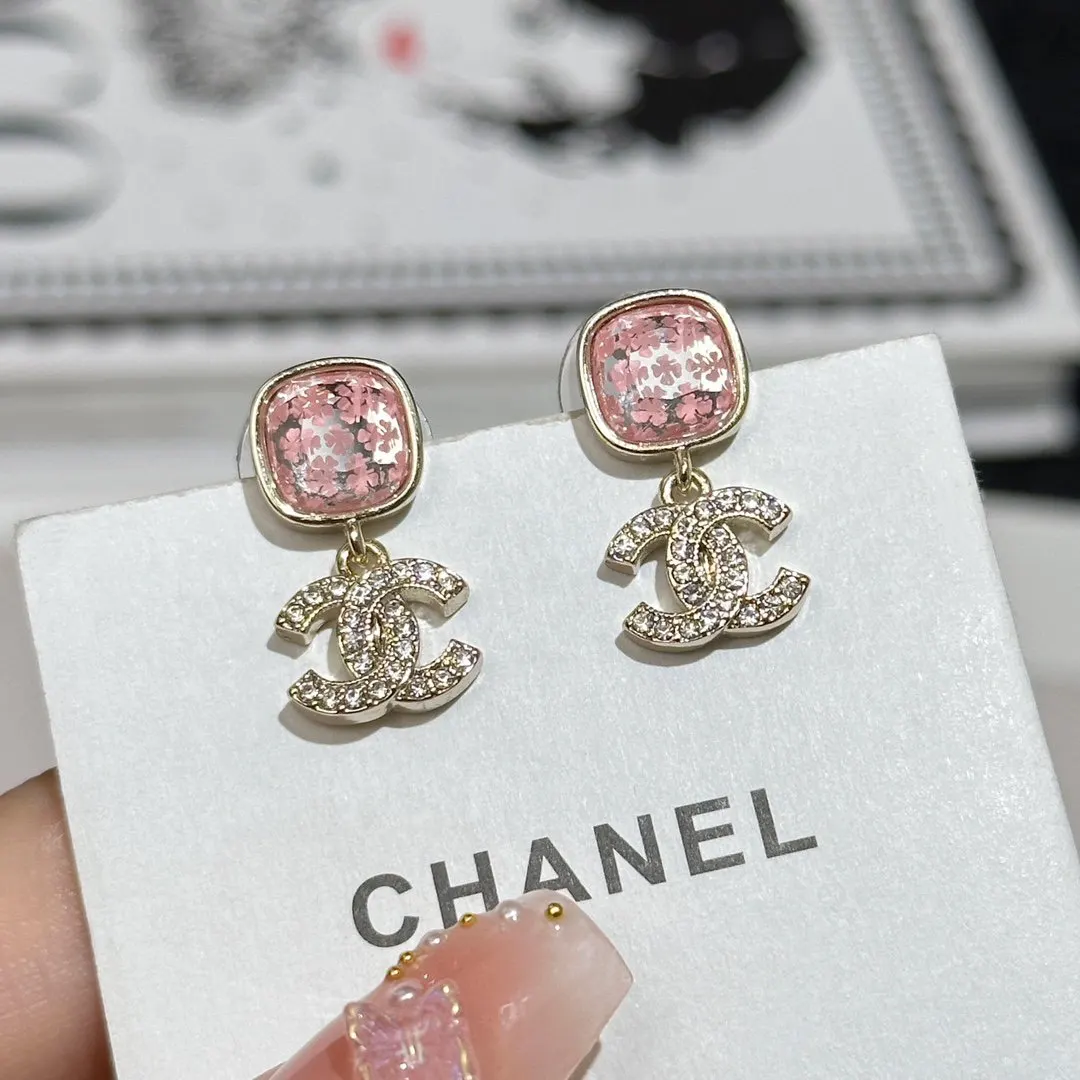 Chanel 粉色 四叶草 耳钉 小巧点缀 耳飾