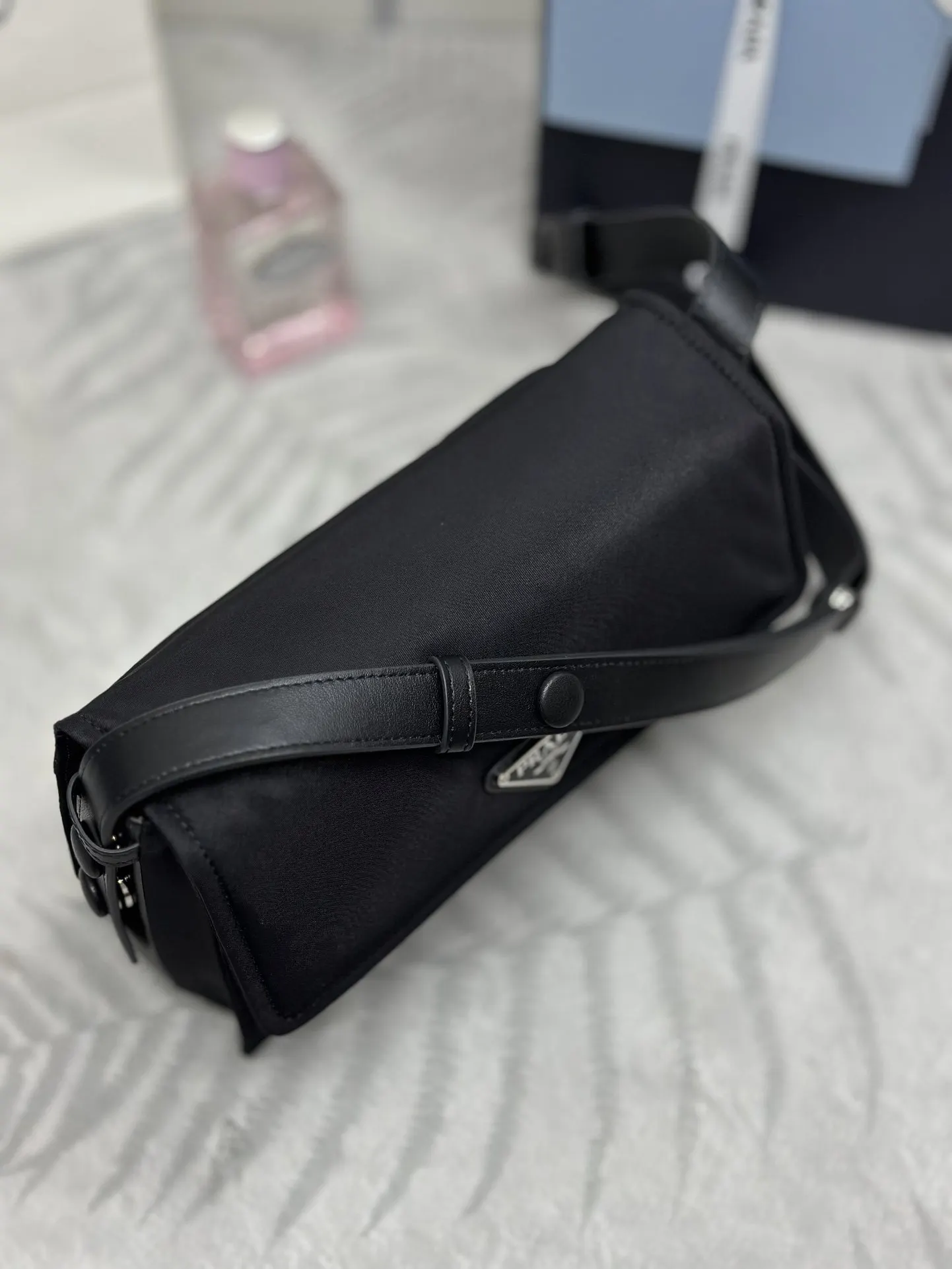 Prada 尼龍 斜背包 輕便斜挎款