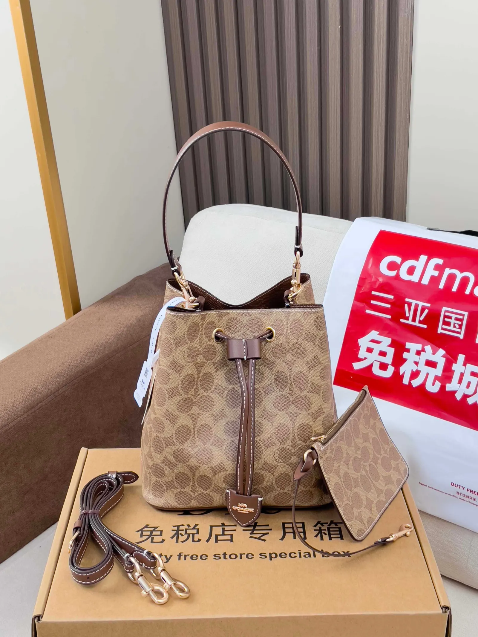 Coach 老花 图片 家经典老花Rowan抽绳单 腋下包 复古腋下背款