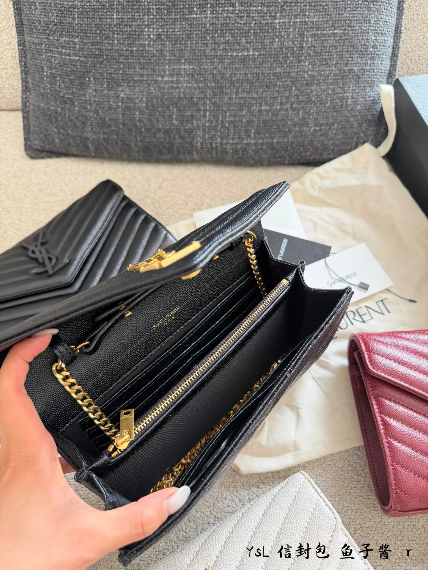 YSL 牛皮 黑金鱼子酱信封包​​ 黑金鱼子酱信封包 经典黑金 链条包 精致链条款