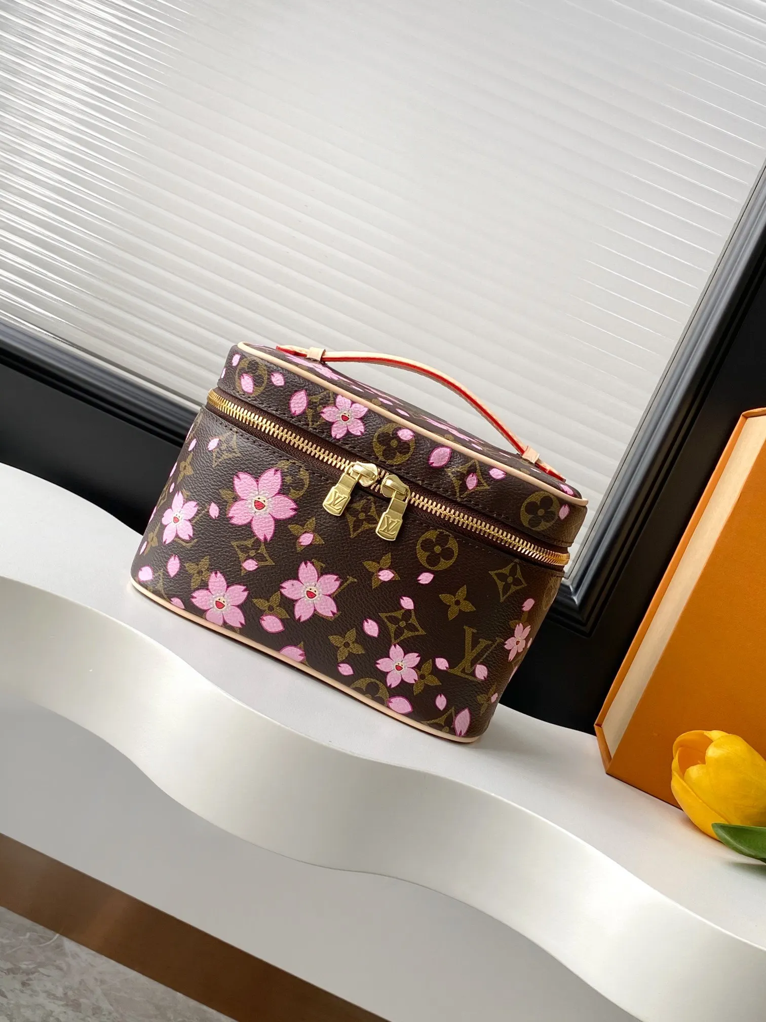 LV 牛皮 动态 加强版 樱花 化妝包 便携收納款