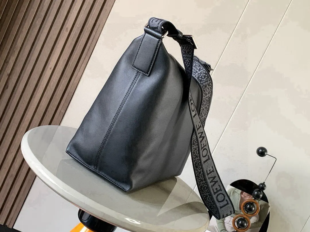黑色 牛皮 Cubi惊艳亮相 这次出了Cubi 真是让人惊喜 腋下包 復古腋下背款