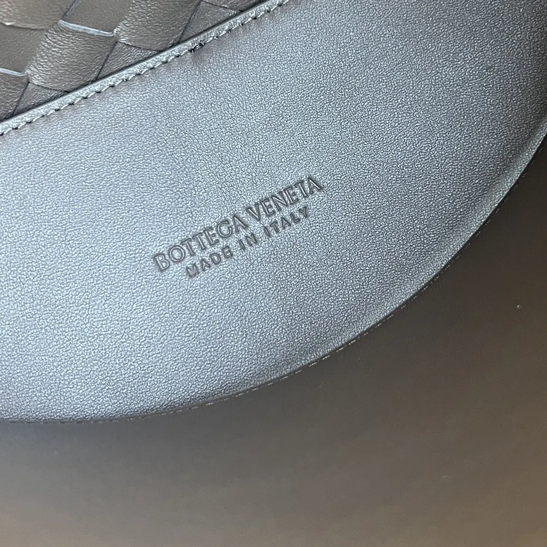 Bottega Veneta 金色 羊皮 斜挎包 轻便斜挎款
