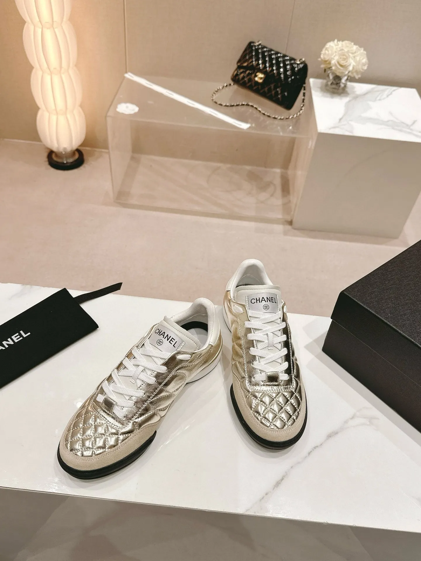 CHANEL 米色羊皮休閒鞋 低幫款
