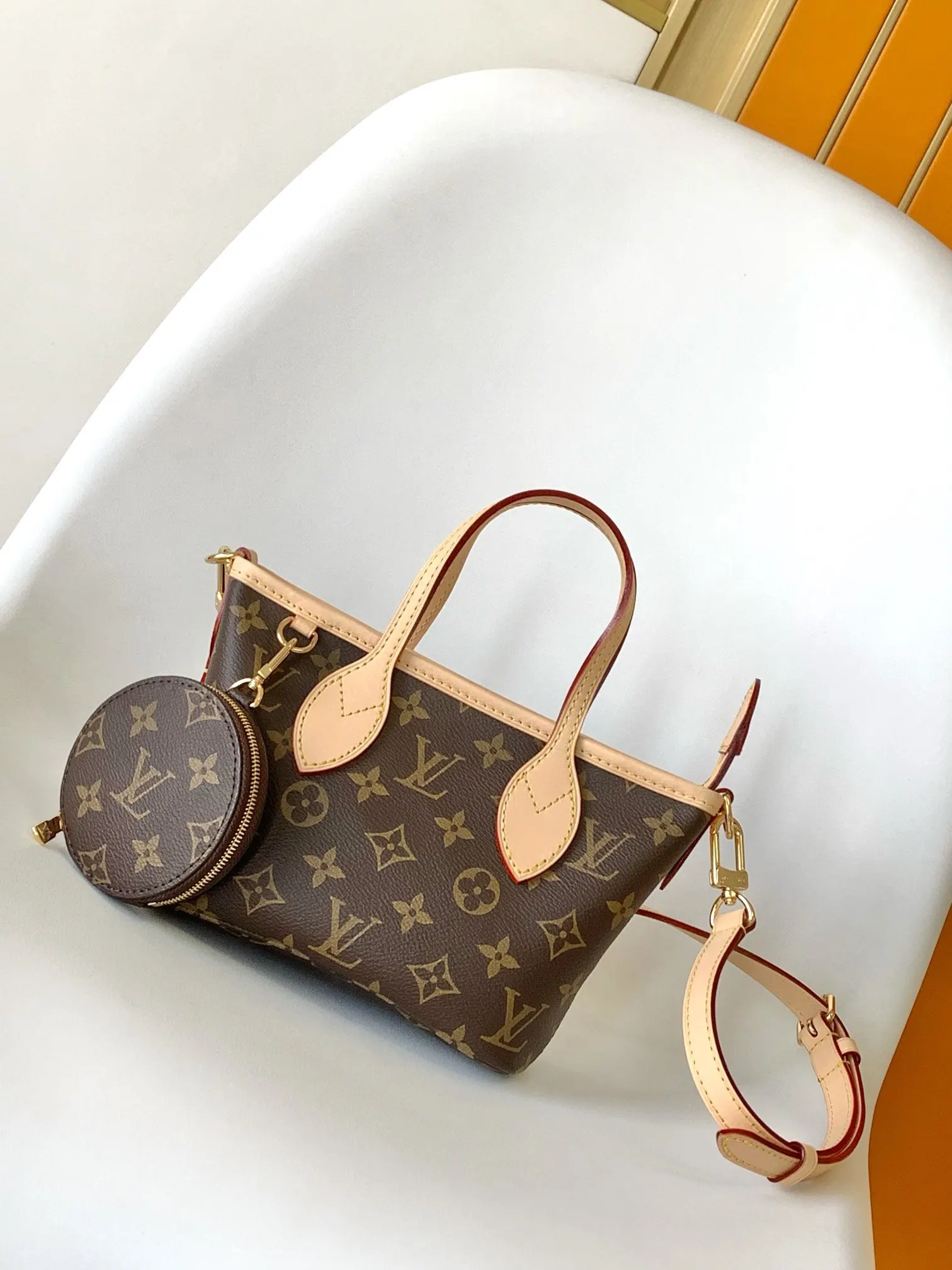 Neverfull 牛皮 手拿包 精致手拿款