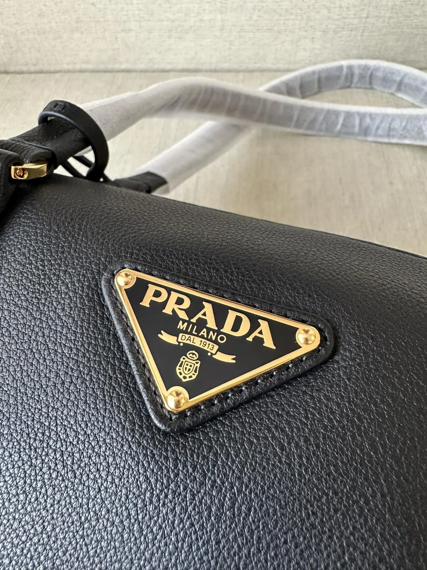 Prada 金色 牛皮 意大利进口牛皮 单肩包 日常单肩背款