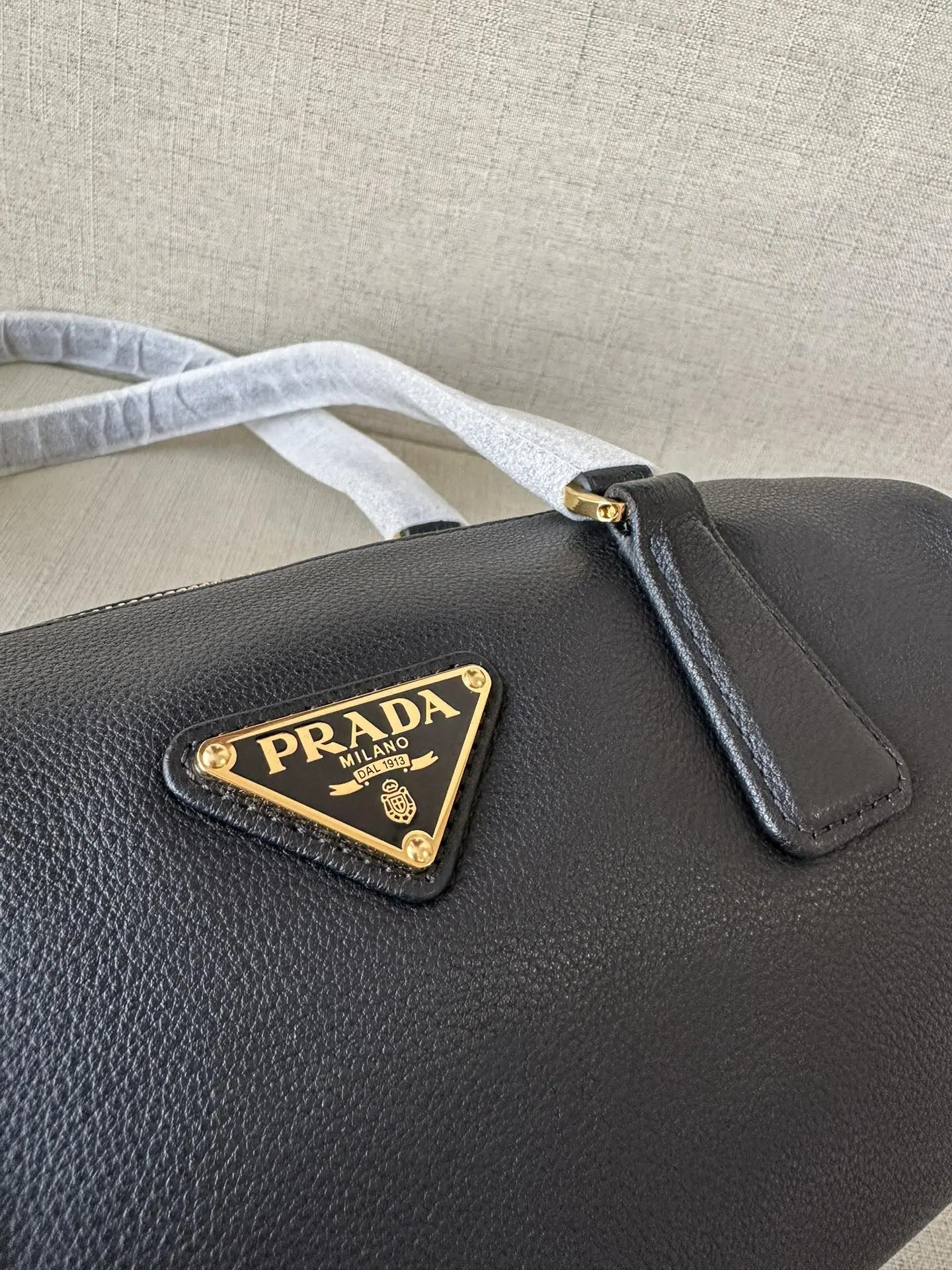 Prada 金色 牛皮 意大利进口牛皮 单肩包 日常单肩背款