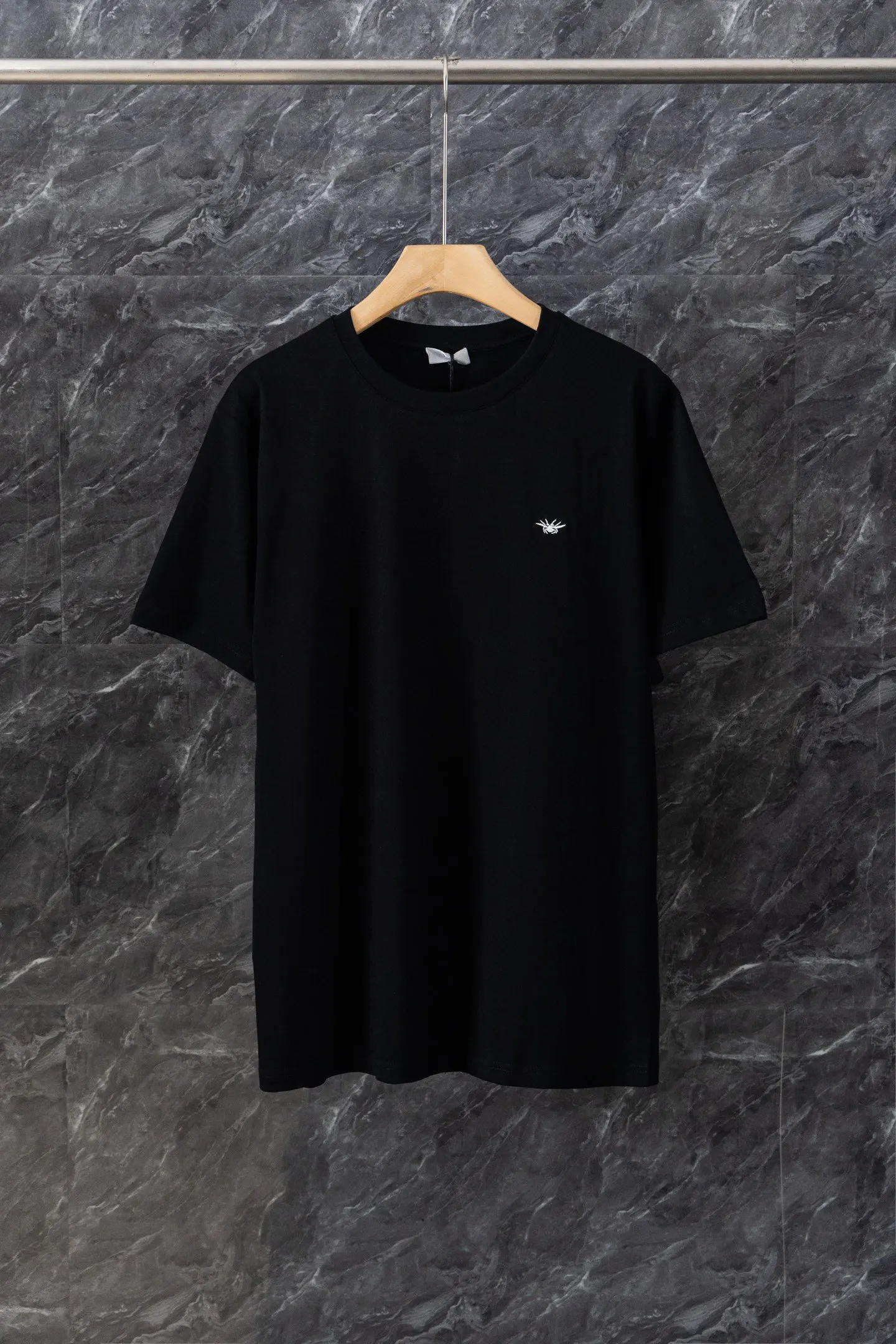 Dior black knitted short-sleeved T-shirt, exquisite wear