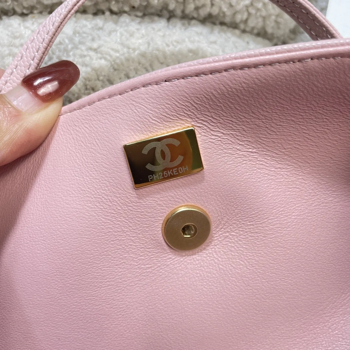 Crossbody Bag Lightweight Leather Image 9 Crossbody Bag Lightweight Leather Image 9