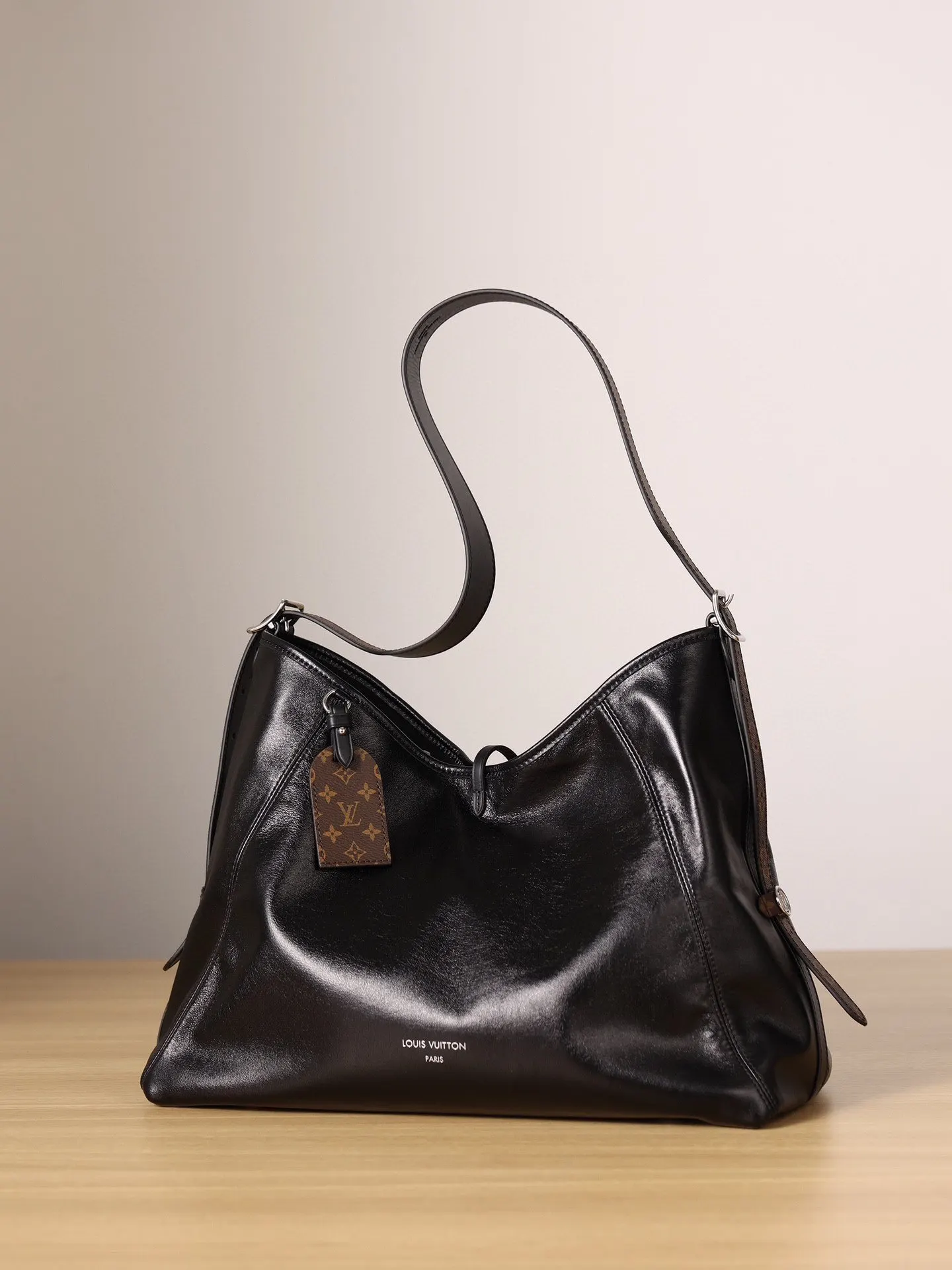 CarryAll 羊皮 中号羊皮 Dark中号 水桶包 休閒水桶款