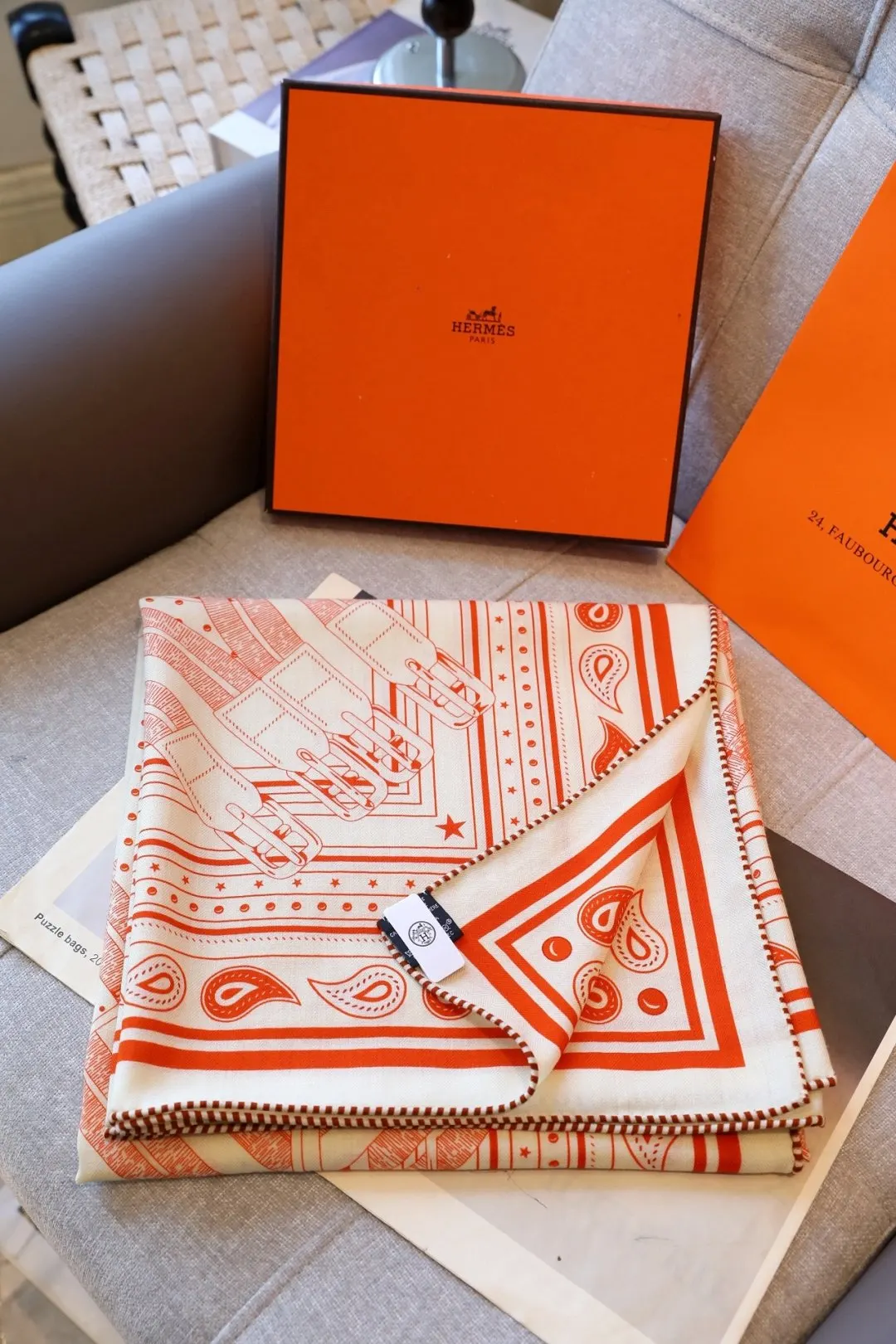Hermes 白色 丝巾 精致配飾款