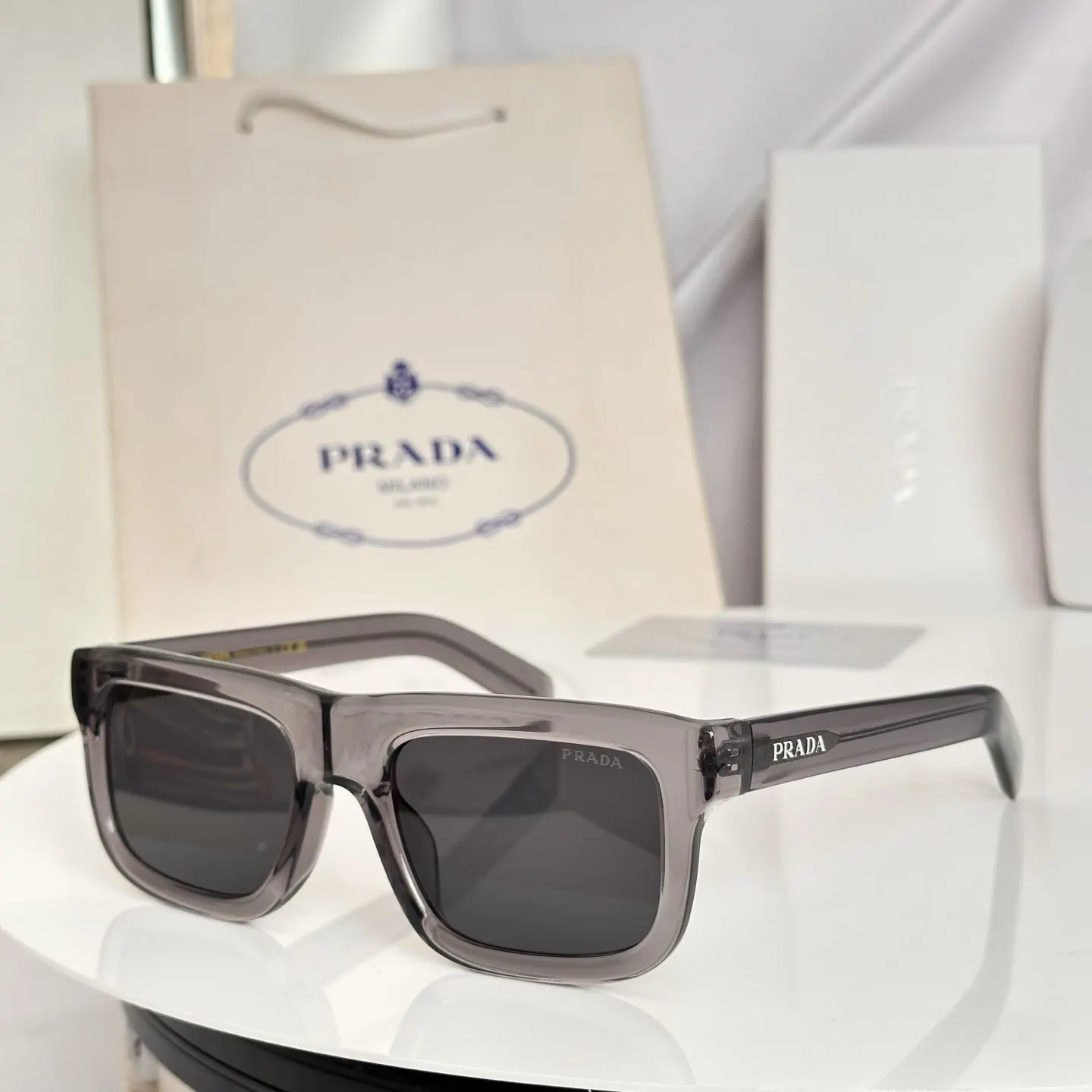 PRADA SPRD11S 太阳眼镜 時尚遮阳款