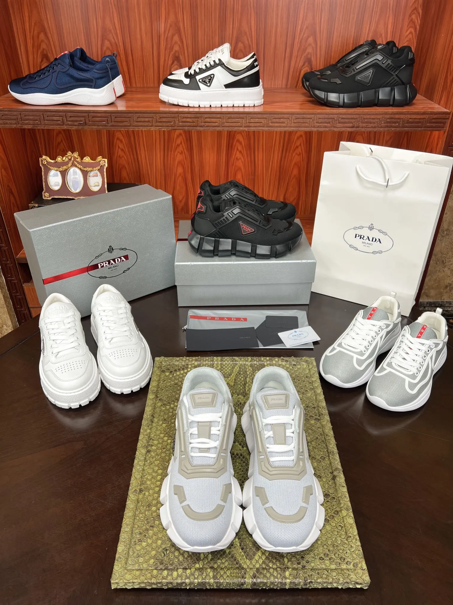 Prada Fashion Item Casual Versatile Leather