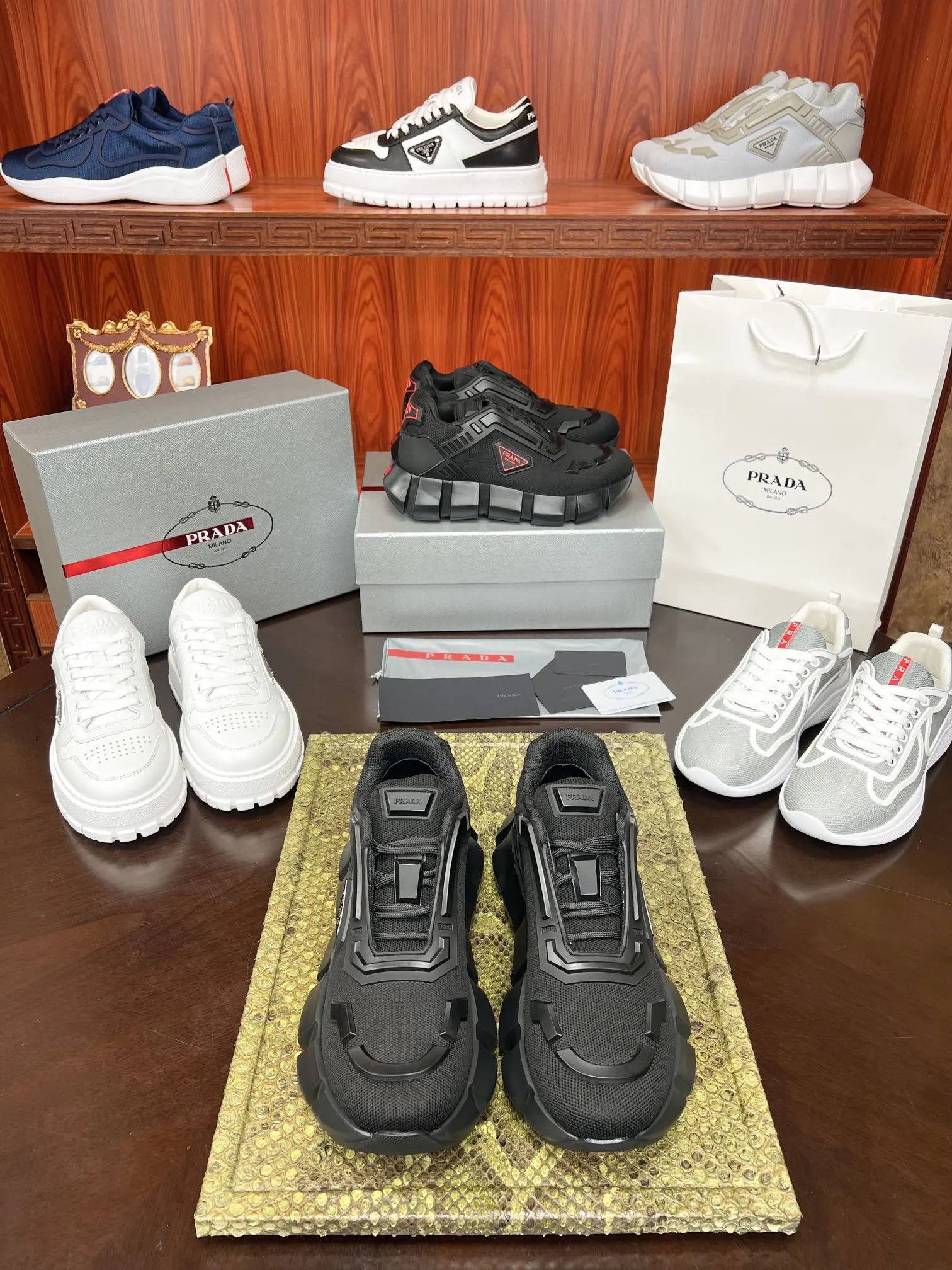 Prada Fashion Item Casual Versatile Leather