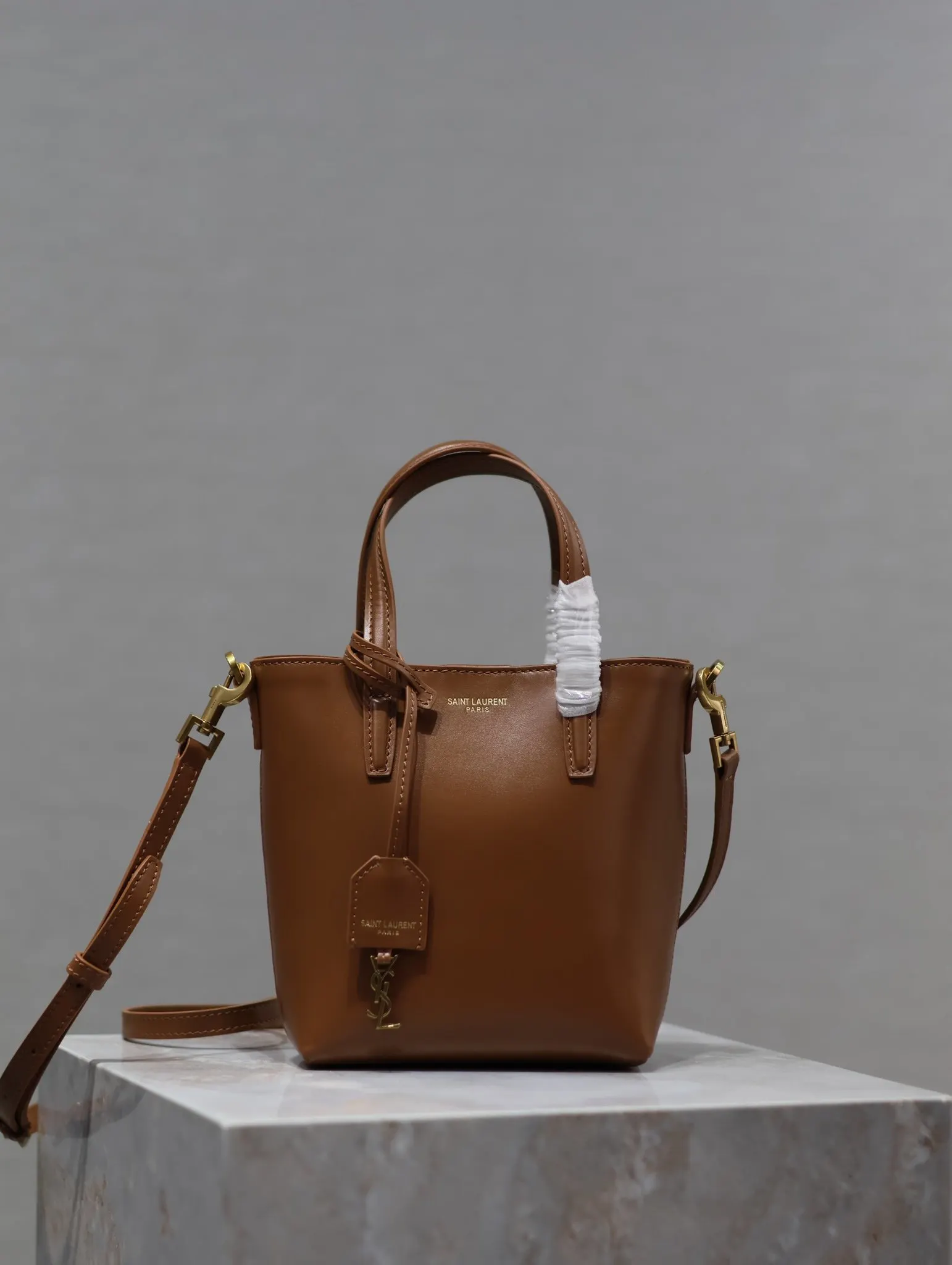 YSL 牛皮 包内无多余隔层 可以更加个性化的收納物品 托特包 大容量托特款