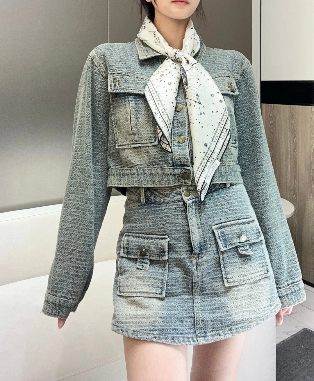 Dior 白色真絲方巾 精緻配飾款