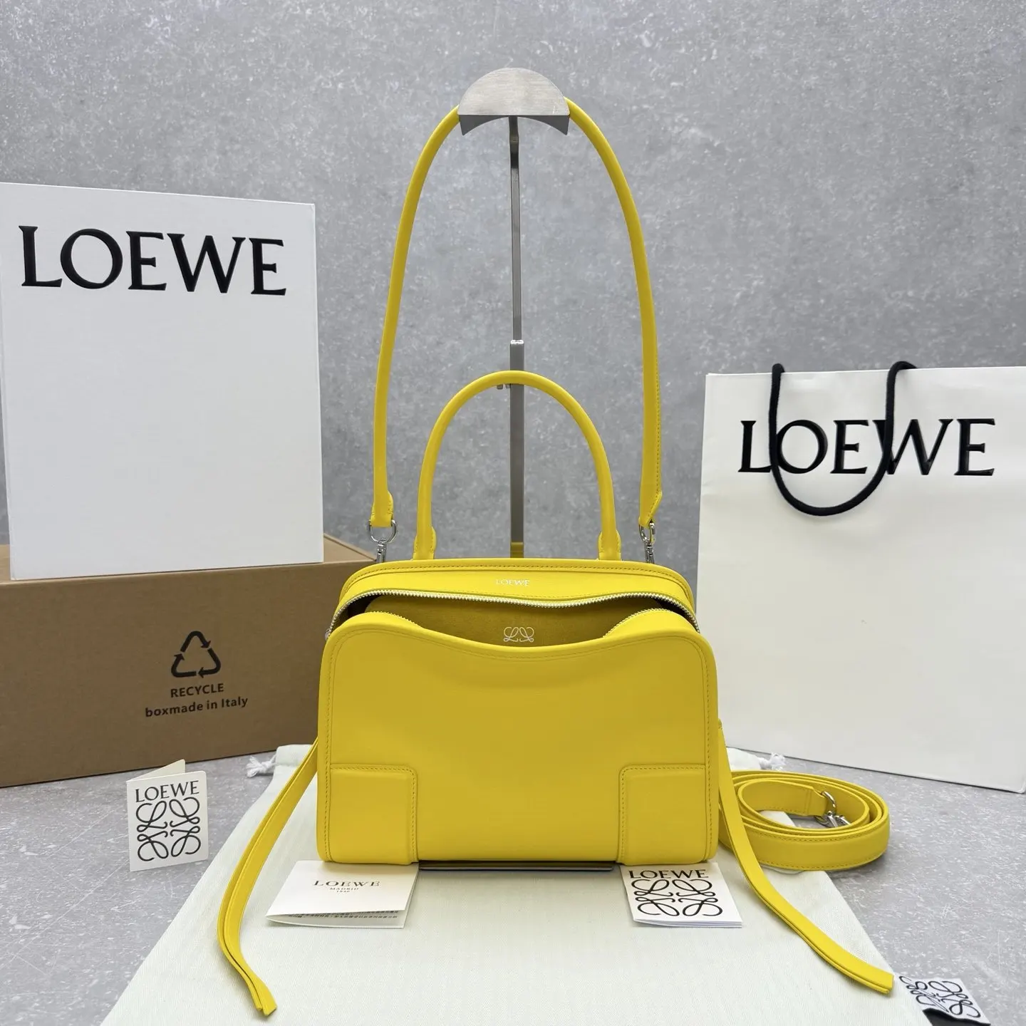 Loewe 黄色 皮革 斜挎包 轻便斜挎款