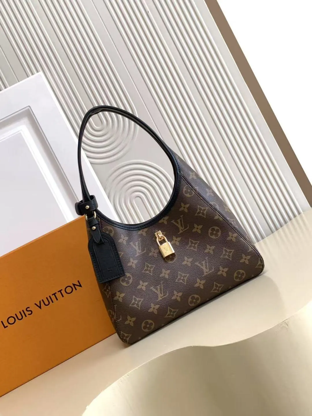 LV Zippy classic Monogram, zip wallet