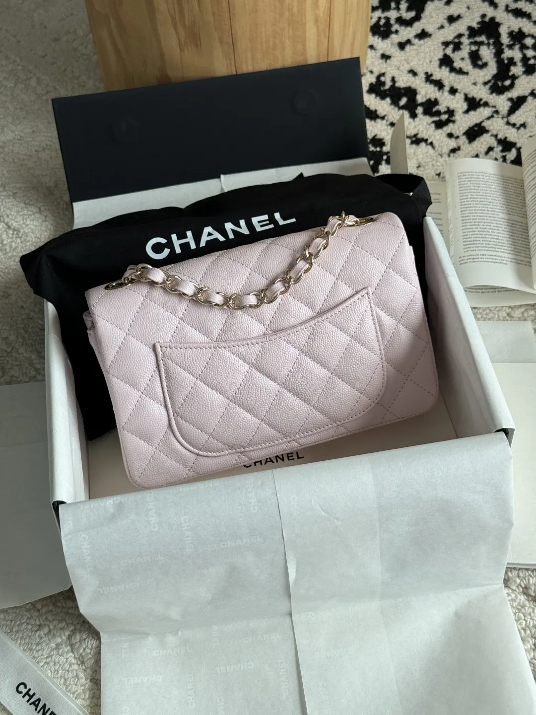 Crossbody Bag Lightweight Classic Leather