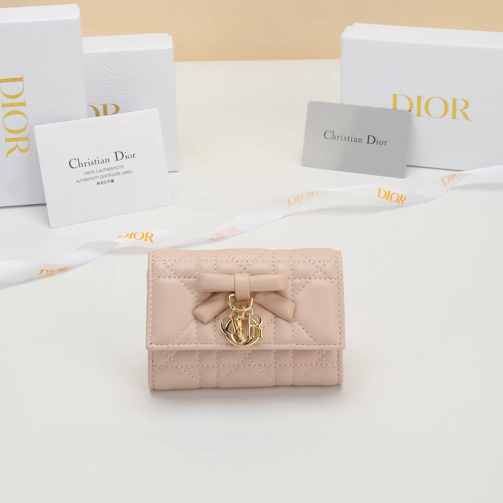 Dior Lady Dior Soft pink sheepskin wallet, exquisite accesso