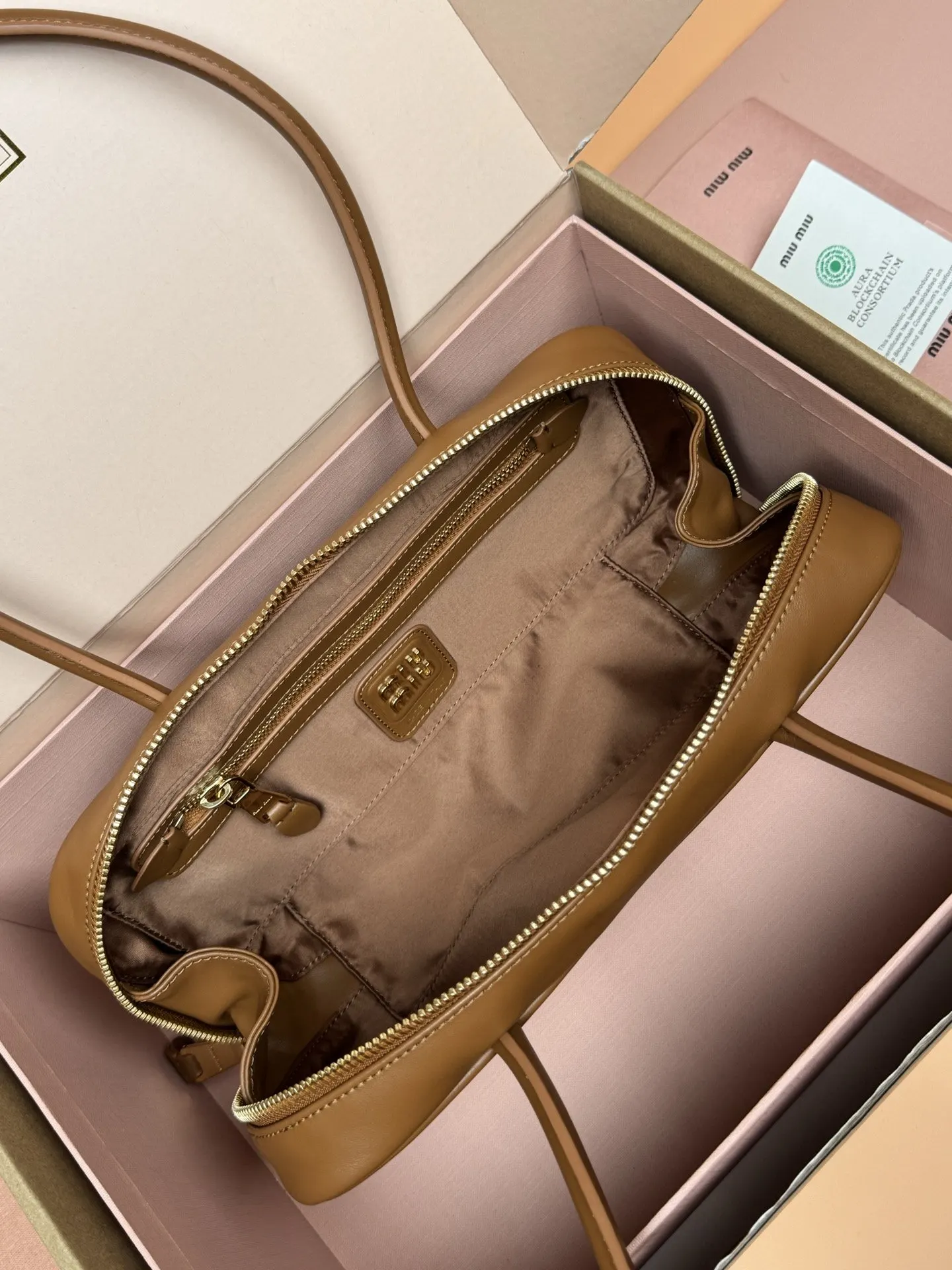 Gold Shoulder Bag Leather Image 9 Gold Shoulder Bag Leather Image 9
