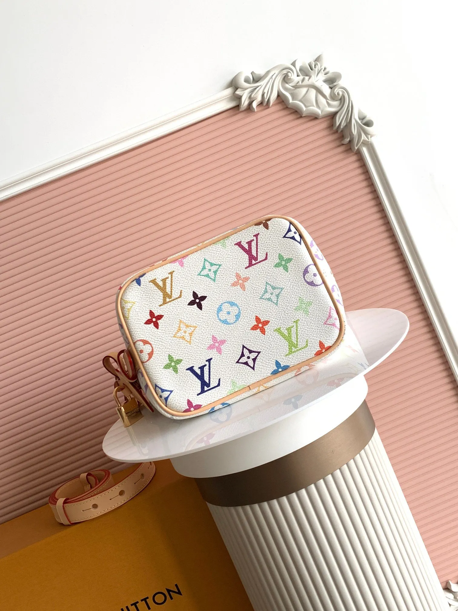 Louis Vuitton Crossbody Bag Lightweight Leather