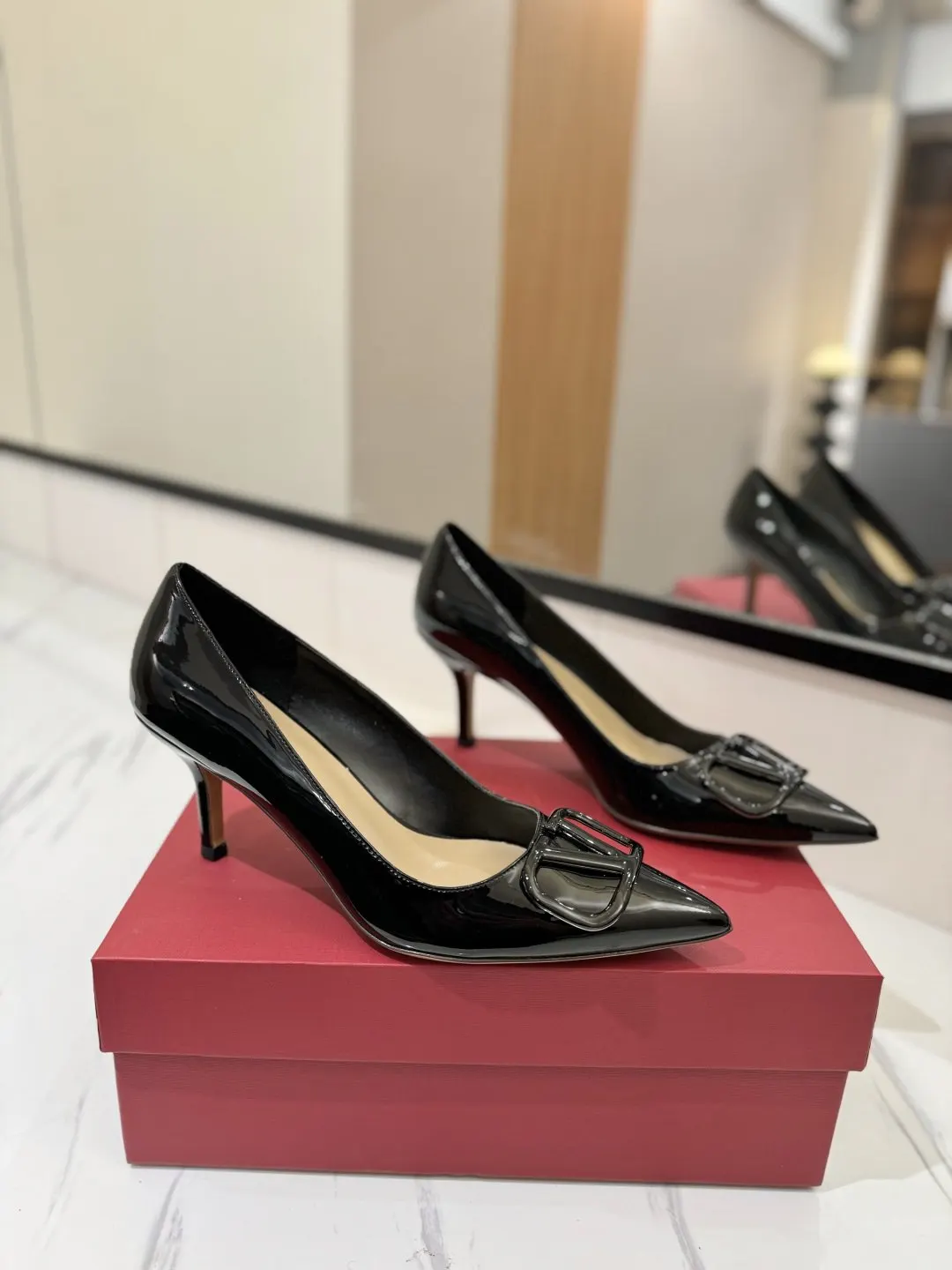 Valentino 金色 平底鞋 通勤约会款 款07