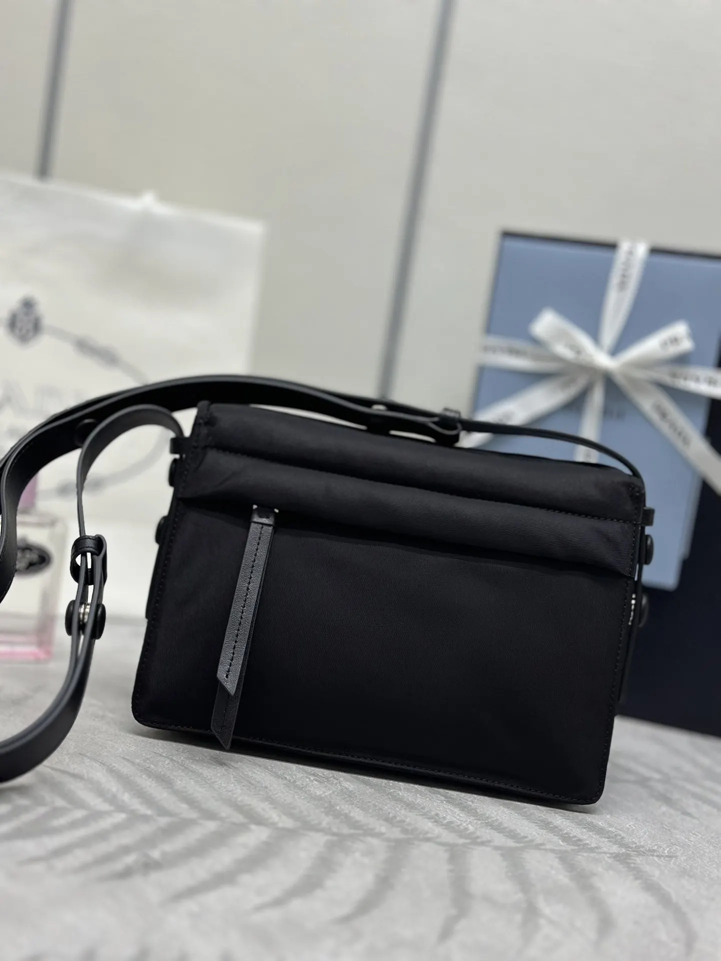 Prada 尼龙 斜挎包 轻便斜挎款