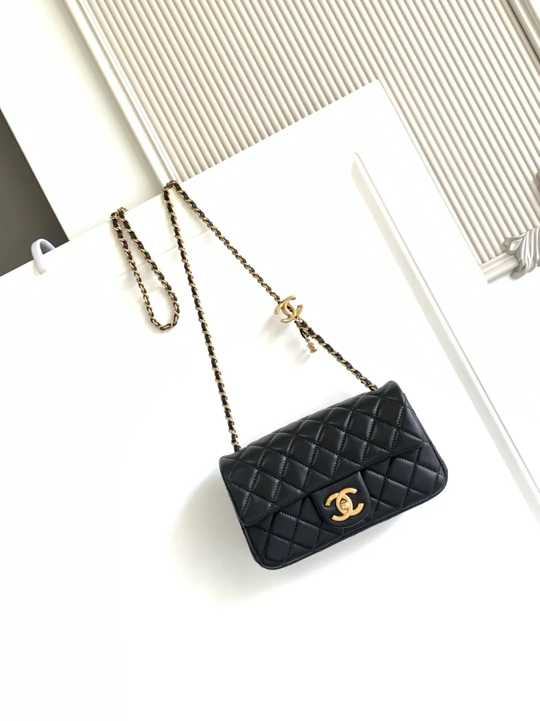 CHANEL 羊皮 中号 双C调节扣方胖子 回 鏈條包 精致鏈條款