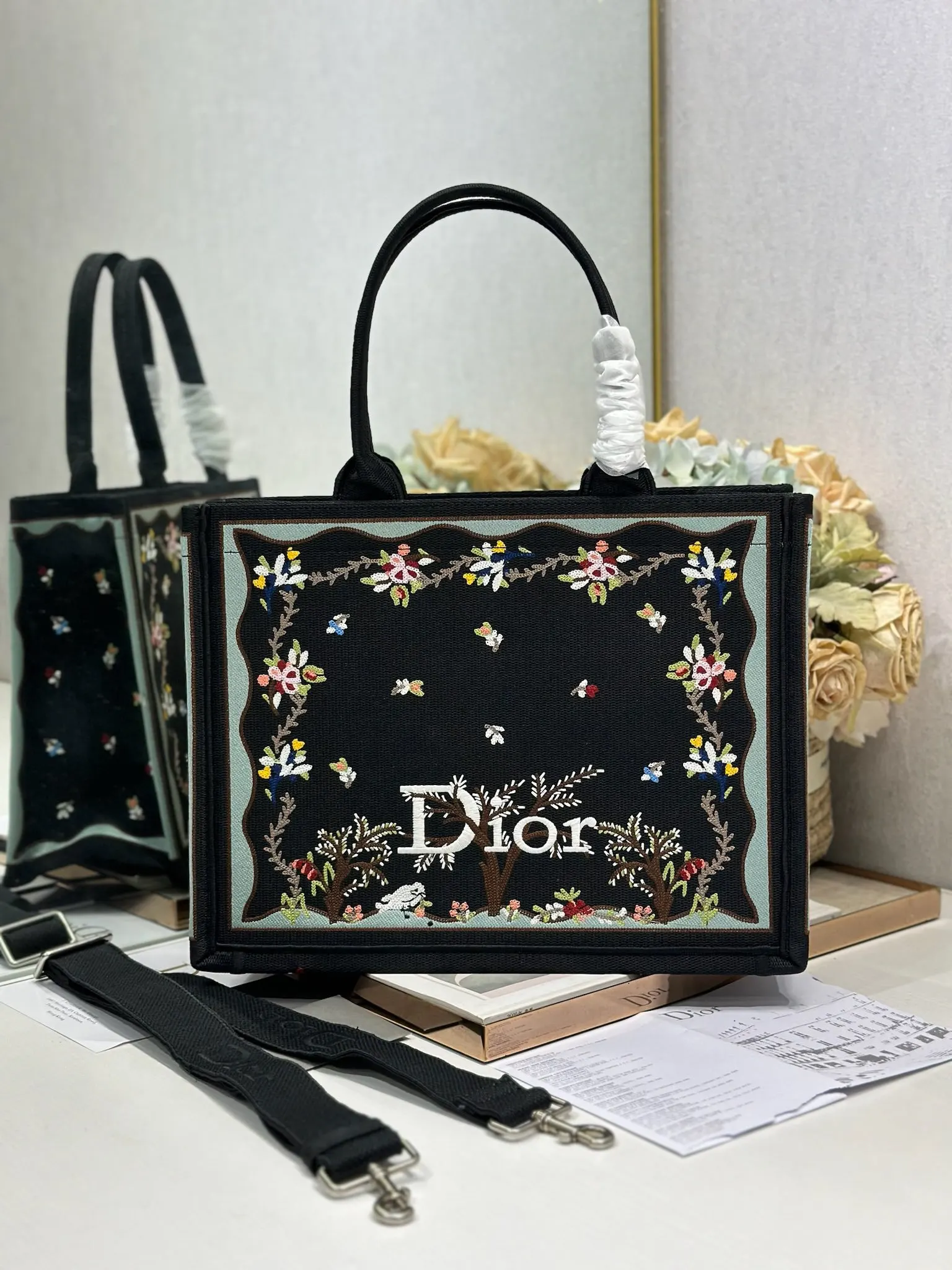 Book Tote 可收纳各种日常用品 全新演绎Baye图案