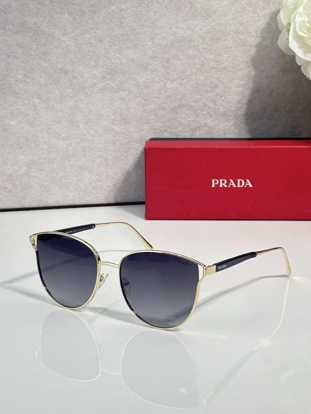 Prada 墨镜 时尚防晒款 款2