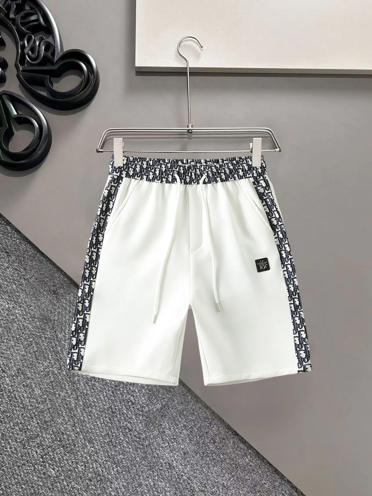 Dior trousers, exquisite wear