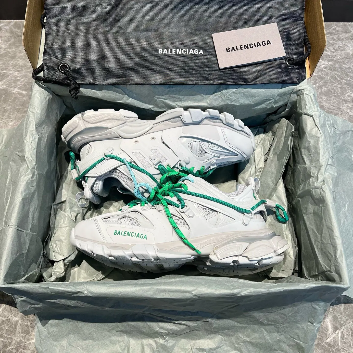 Balenciaga 單肩包 日常搭配款