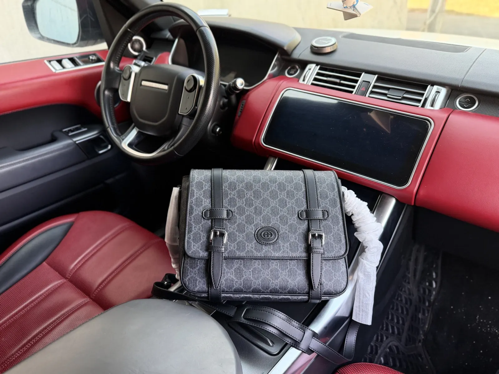 Gucci Interlocking G canvas and leather messenger bag, one s